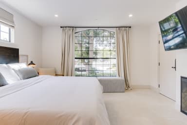 studio with king size bed and a flat-screen smart TV with streaming