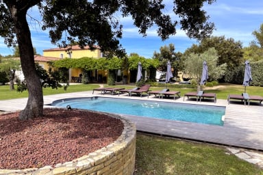 Villa avec piscine en campagne. Location saisonnière Lambesc