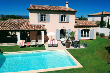 piscine plein sud et jardin