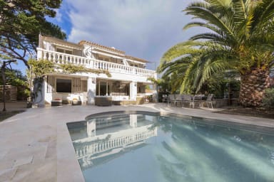 Haven of peace in Cap d'Antibes, heated swimming pool, close to the beaches