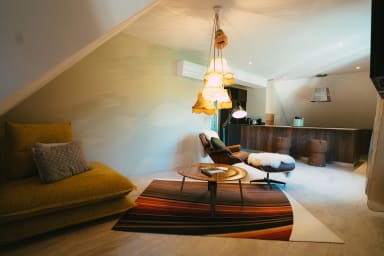 Salon ouvert sur la cuisine