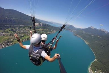 La Forclaz est le spot de référence en matière de parapente, avec un panorama...