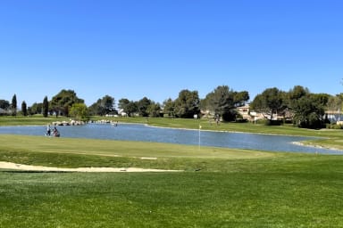Le Golf de Pont Royal propose un 18 trous, un 6 trous et un practice