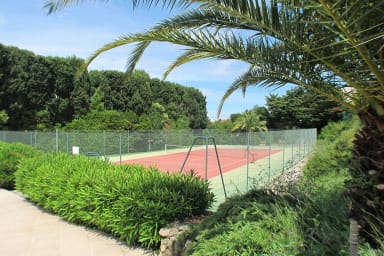 Court de tennis libre d'accès avec clé remise à l'arrivée.