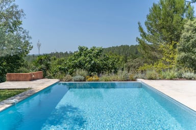 Vacances bien-être et relaxation en Provence avec piscine