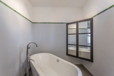 Belle maison à louer avec piscine au coeur de la forêt de Roussillon