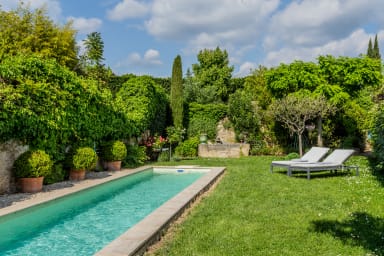 Superb cottage to rent in the heart of the village in Lourmarin