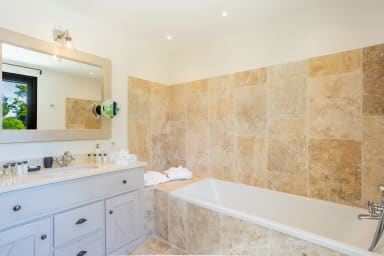 Magnificent house to rent in the heart of Provence with swimming pool