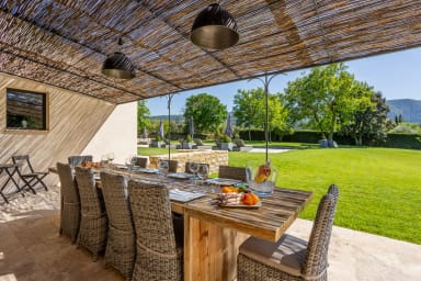 Holiday rental in Ménerbes in the heart of Provence