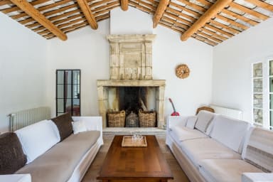 Location avec piscine à Oppede-Le-Vieux en Provence