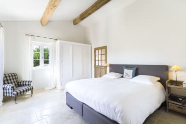 Superb bastide for rent in the heart of the Luberon