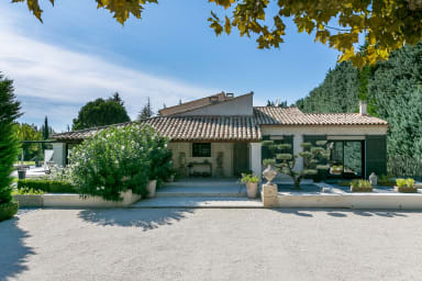 Spacious holiday home in the heart of Provence