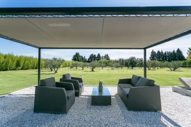 Exceptional property at the gateway to the Luberon unforgettable holidays