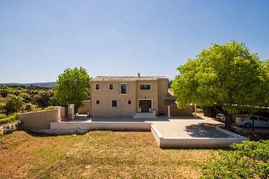 Magnifique villa à louer au coeur de la Provence avec piscine
