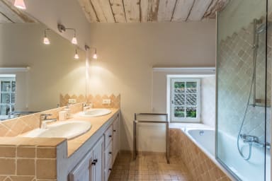 Qualité de vie exceptionnelle pour cette villa à louer à Ménerbes