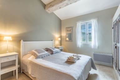 Warm and romantic house to rent in the Luberon