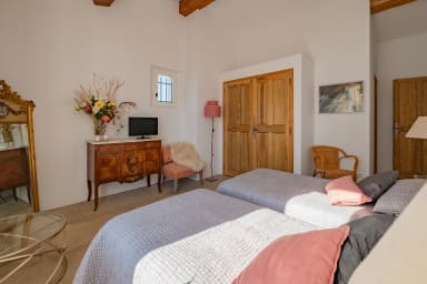 A romantic setting for a dream holiday in Provence at Bonnieux