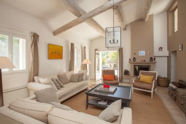 Romantic holidays in the heart of the Petit Luberon at Ménerbes
