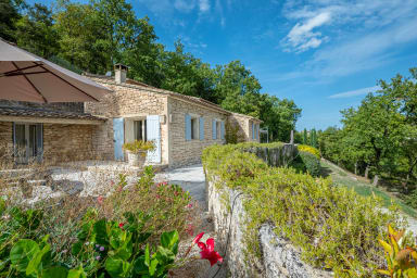 Fabulous views from this stone bastide for rent in the heart of the Luberon