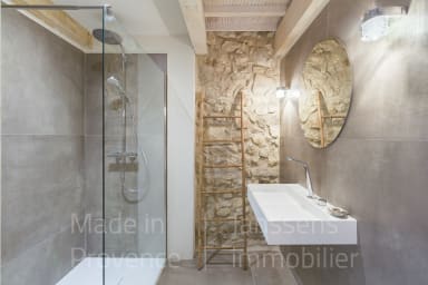 Stone house with swimming pool for rent in the heart of the Alpilles
