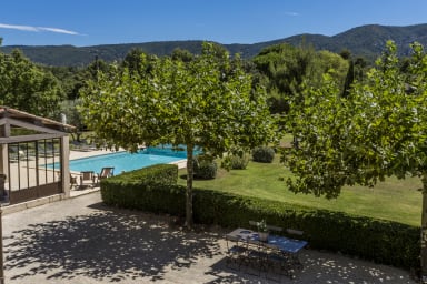 Well-being and relaxation holidays in Provence with heated swimming pool