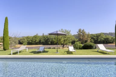 Dream holidays in a spacious stone house with heated swimming pool