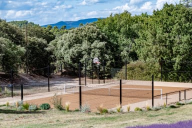 Perfume of well-being for this bastide for rent in Menerbes