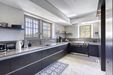 Exceptional stone house to rent in the heart of Provence