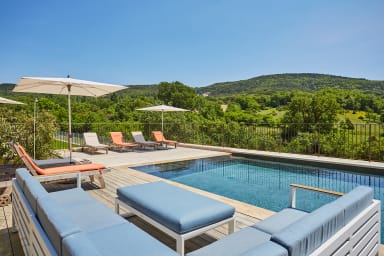 Exceptional view for this bastide to rent in Viens