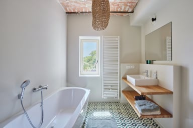 A louer magnifique propriété avec piscine chauffée à Viens