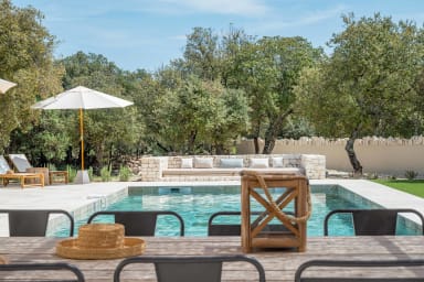 Exceptional stone house to rent in the heart of Provence