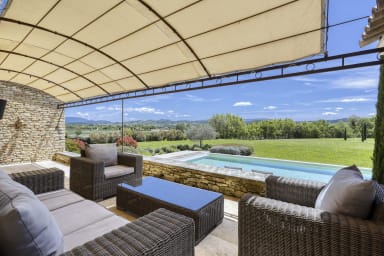 Warm and spacious stone house for rent in Gordes