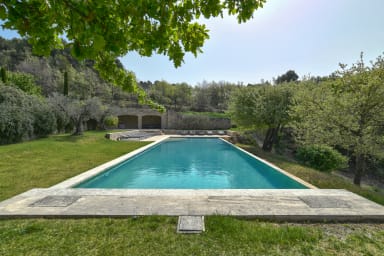 Warm and romantic house to rent in the Luberon