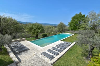 Magnificent stone house to rent with heated swimming pool in Provence