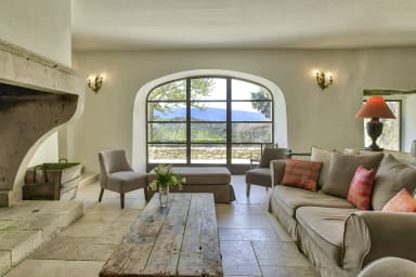 Dream holidays in a spacious stone house with heated swimming pool