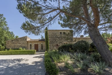 Well-being and relaxation holidays in Provence with swimming pool
