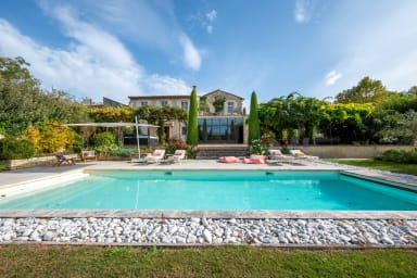 Exceptional vacations in Provence with jacuzzi and heated swimming pool