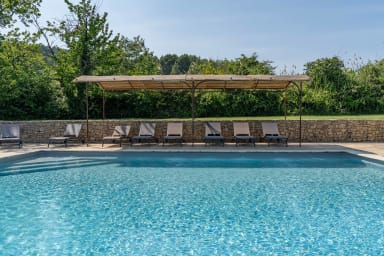 Parfum de bien être pour cette bastide à louer en Luberon