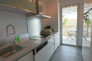 fully fitted kitchen open on the terrace