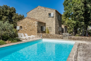 Magnificent property with heated pool for rent in Ménerbes
