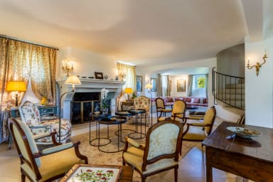 Superb villa for rent in Bonnieux with pool and garden
