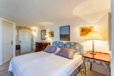 Magnificent property to rent in Bonnieux