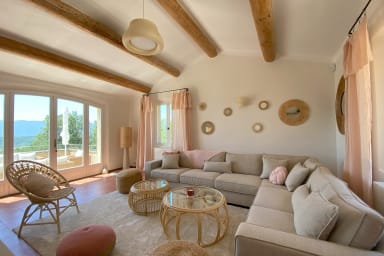 Heated pool and exceptional view for this house to rent in Viens