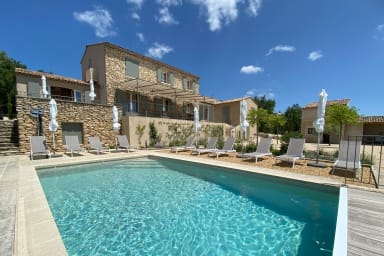 Well-being and relaxation holidays in Provence with swimming pool