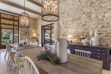 Exceptional property to rent in L'Isle sur Sorgue heated pool