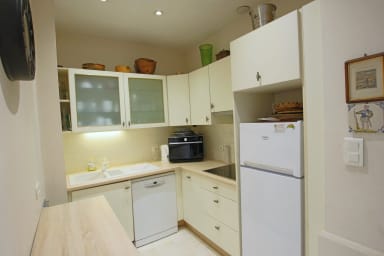 fully fitted kitchen
