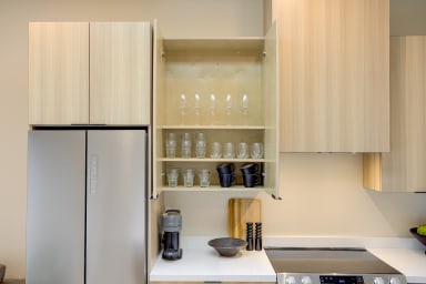 Full kitchen: Nespresso, fridge, stove/oven, plates and utensils,dishwasher