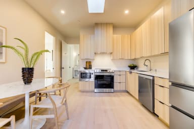 Full kitchen: Nespresso, fridge, stove/oven, plates and utensils,dishwasher.