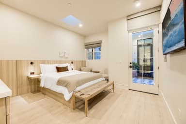 Queen-size bed, sleeps 2, and Sony Smart TV