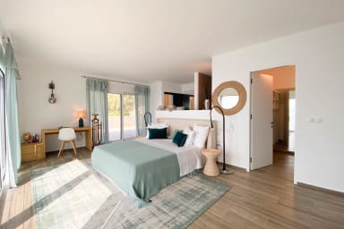 master bedroom, first floor, with big terrasse